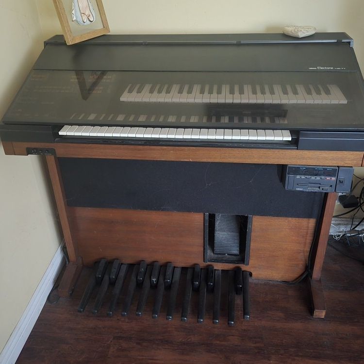 Yamaha Electone HS-7T for Sale in Santa Ana, CA - OfferUp