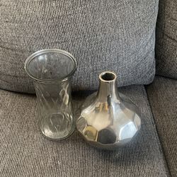 2 Vases