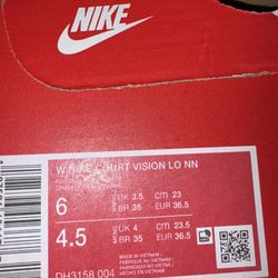 Women’s Size 6 Nike 