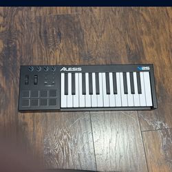 Alesis V25 Midi Keyboard