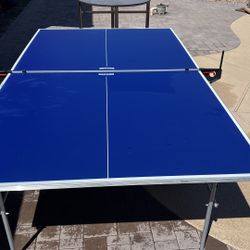 Outdoor ping-pong table