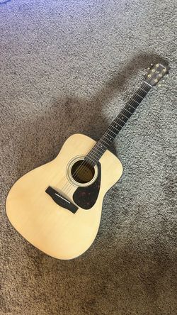 Yamaha F335 Acoustic Guitar