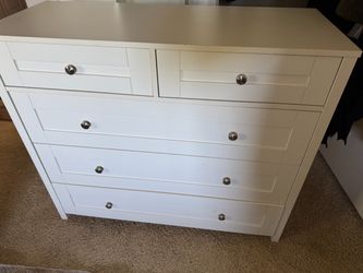 White chest of drawers with 5 drawers