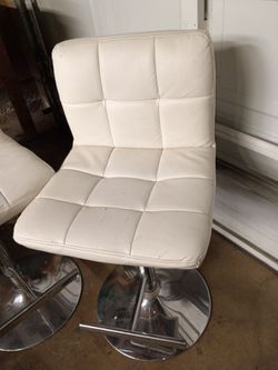 3 Bar stools