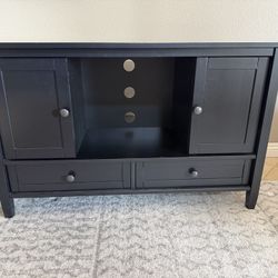 Transitional TV Media Stand in Black For TVs up to 52 Inches, For The Living Room and Entertainment Center