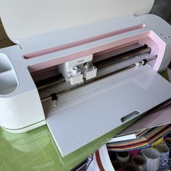 Circut Maker With Lots Of Accessories