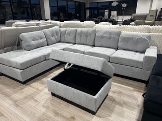 (NEW IN BOX) Silver Grey Sectional With Cup Holder And Free Ottoman -FINANCE AVAILABLE