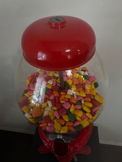 Vintage Cast Iron Gumball Machine with Glass Globe – Pedestal Coin-Op – Red