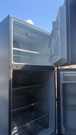 Whirlpool Stainless Steel Refrigerator - 33" Wide / 21 Cu. Ft.