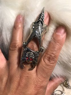 Interesting men’s or women’s ring