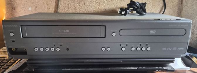 Magnavox MWD2206 VCR/DVD Combo Player VHS Recorder 4-Head Region 1 Gray