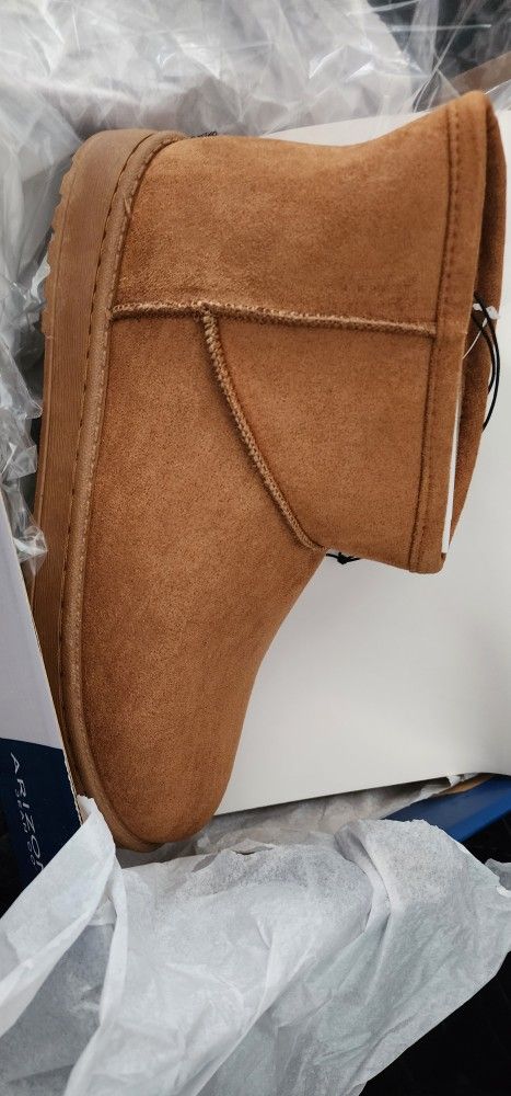 Women's Winter Boots Size 10M New