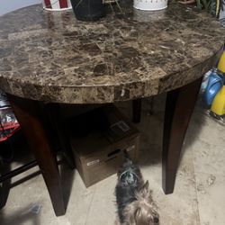 Mesa De Mármol Y 3 Sillas 