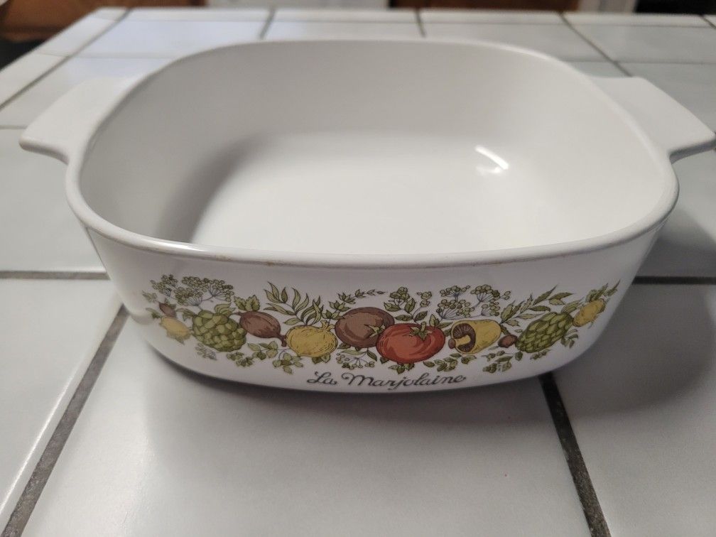 vintage Corning Ware casserole dish With Lid