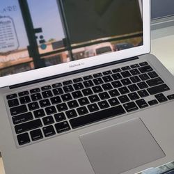 MACBOOK AIR 13''
MODEL A1466 EARLY 2014