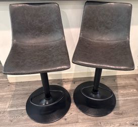 Swivel adjustable height bar stools