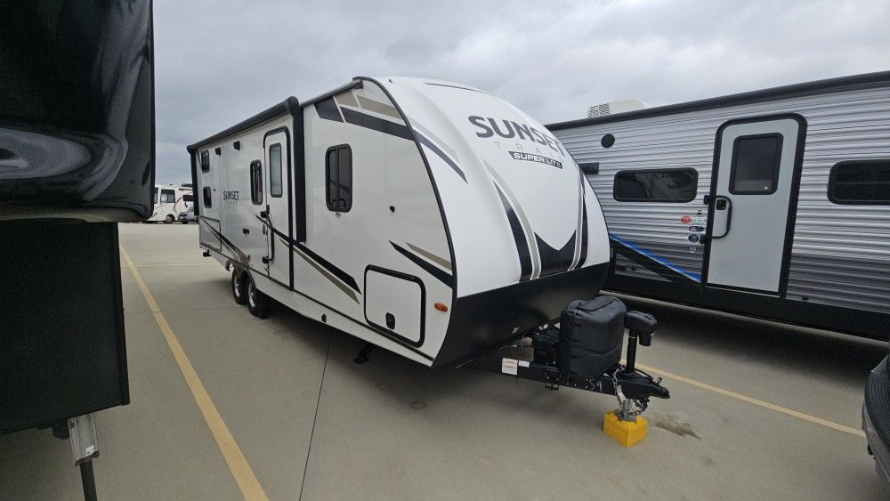2022 Crossroads Sunset Trail Super Lite Trailer SS242BH Dual Axle Used 4 Times