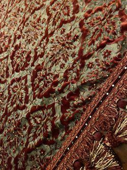 Beautiful stunning cover table best offer!