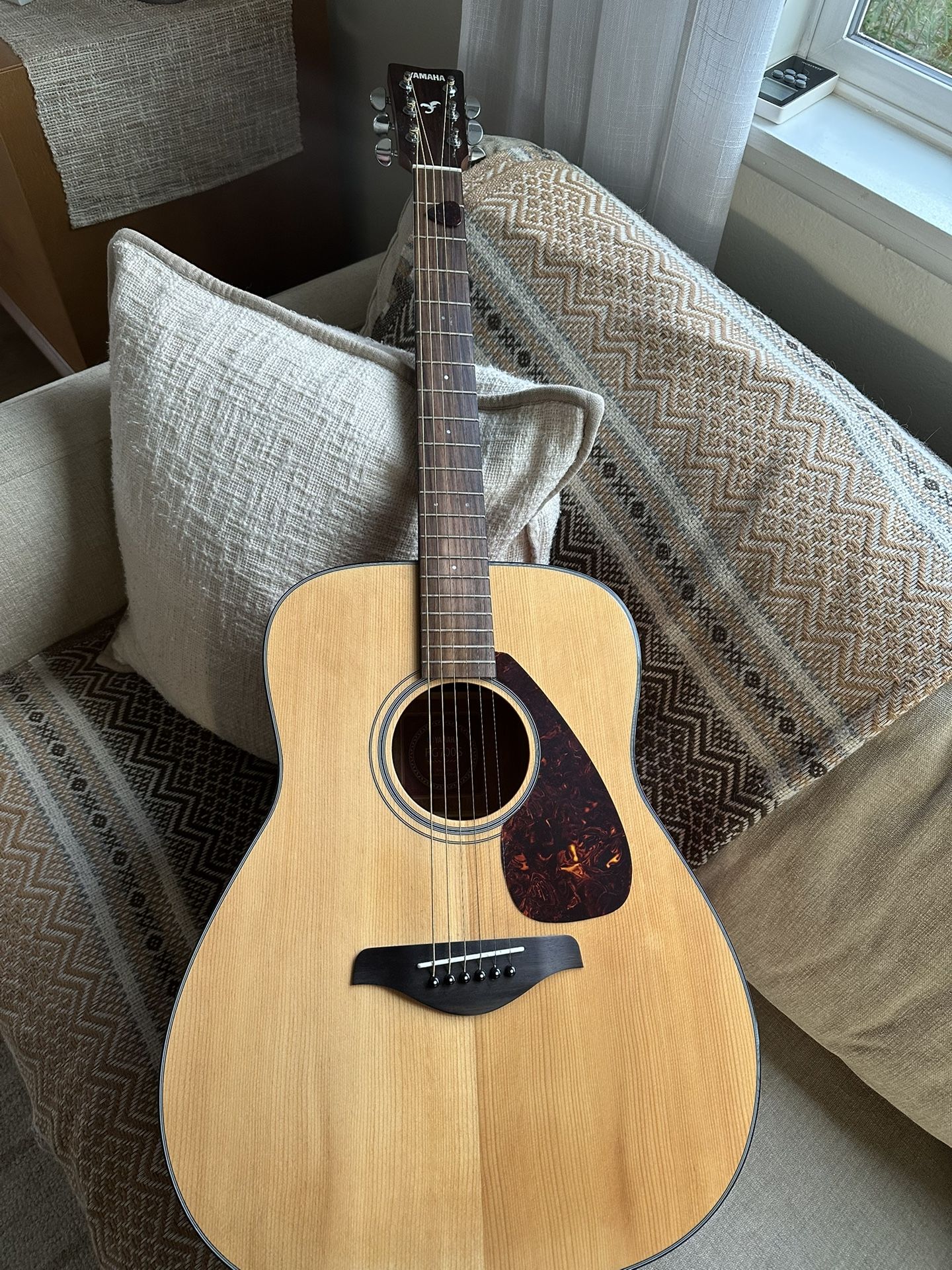 Yamaha FG700S w/solid top - Natural
