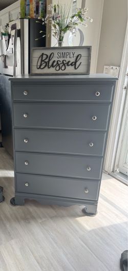 ✨✨BEAUTIFUL GRAY TALL 5 DRAWER DRESSER ✨✨
