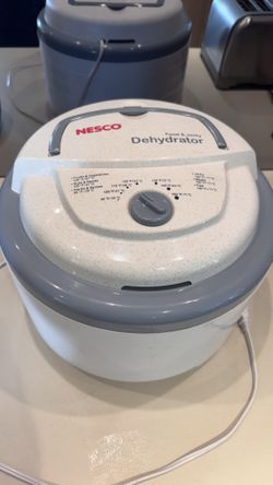 FOOD DEHYDRATOR