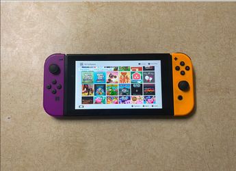 NINTENDO SWITCH V2 MOD + 256GB Loaded with over 7500 Games