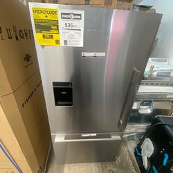 New Fisher & Paykel 32” Bottom Freezer Fridge