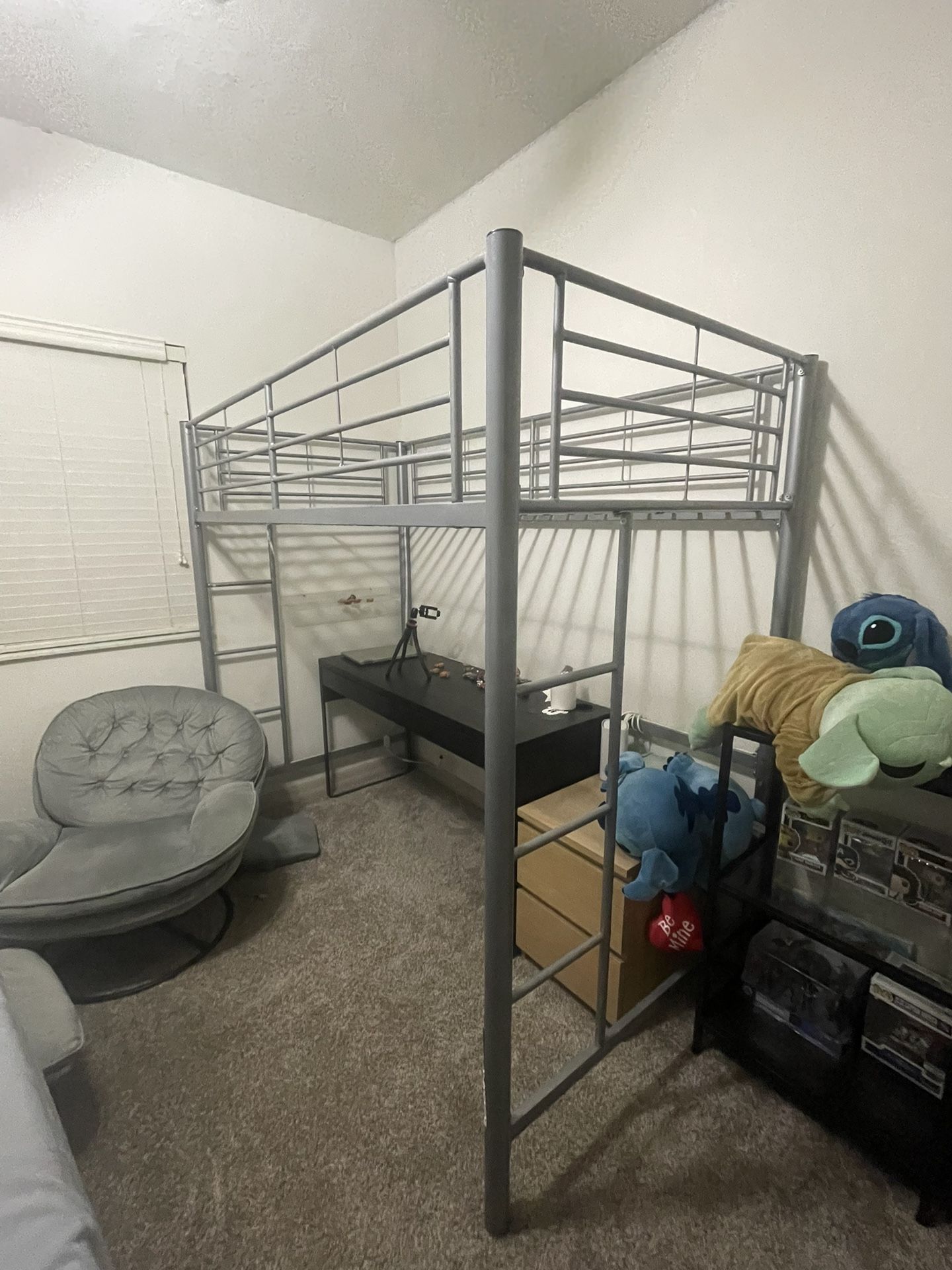 Twin Bed.