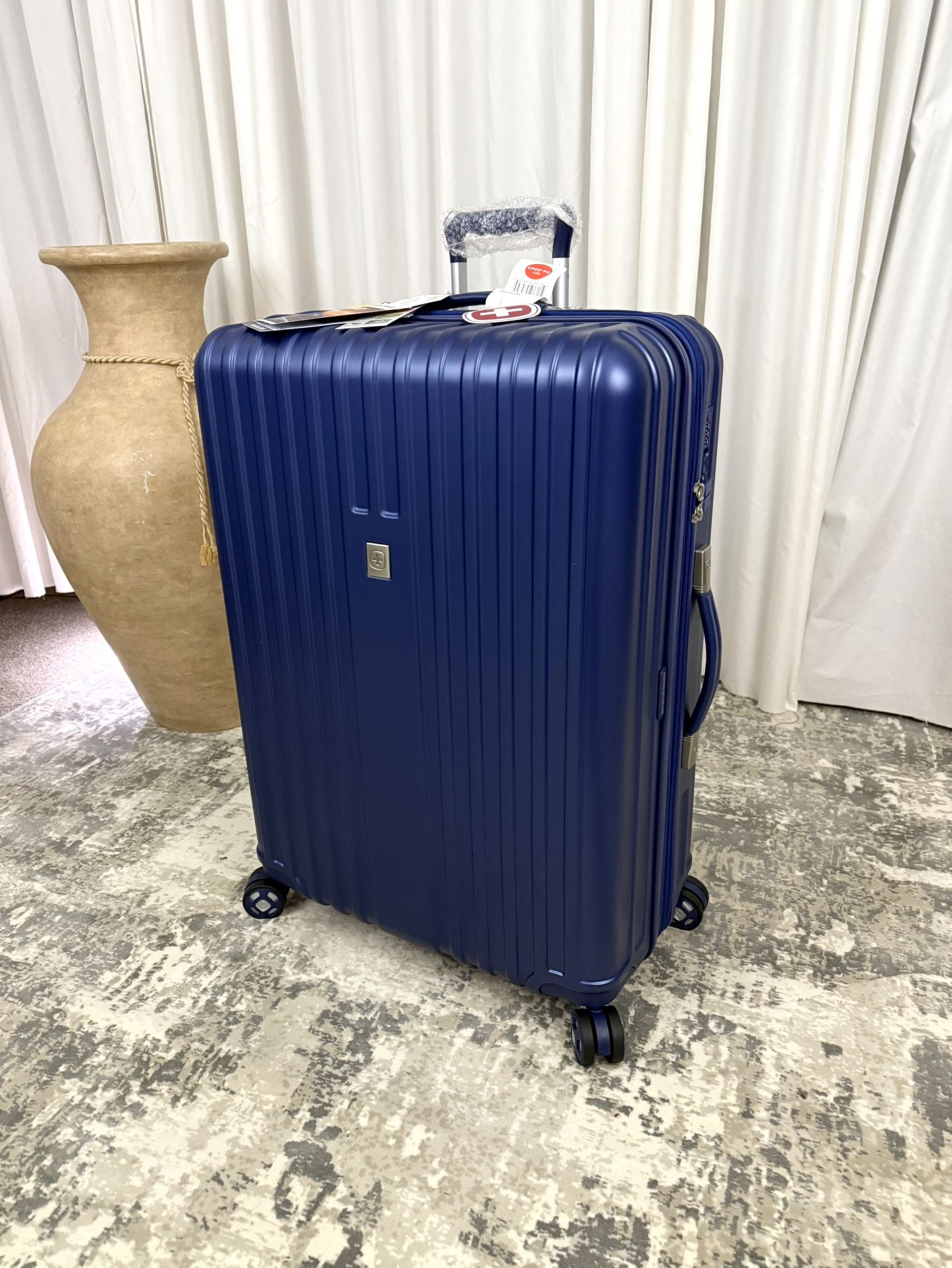 SwissGear Hardside Spinner Suitcase,  TSA Lock, Gunmetal Luggage