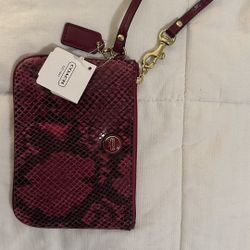 NWT COACH Python Snakeskin Leather Wristlet Raspberry F50162