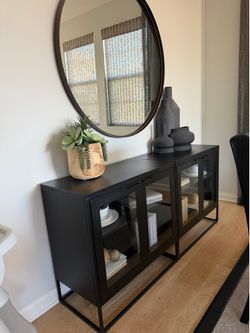 Like New Buffet Accent Table with Drawer