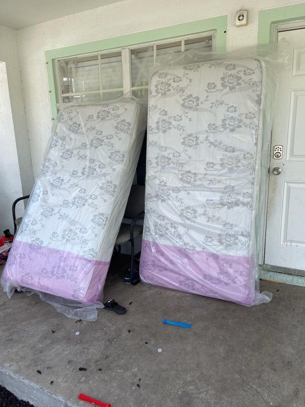 Mattresses: twin full  queen regular  Colchon Nuevo Colchones plush or pillow top available cama bed mattress