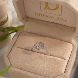 gold engagement ring