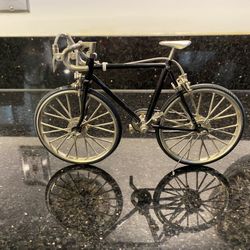 Diecast Fully Functional Miniature Salesman Model Racing Bike for Collection