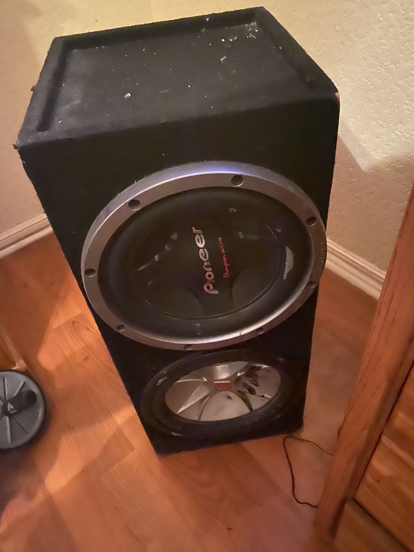 Speaker box 12’ subwoofers