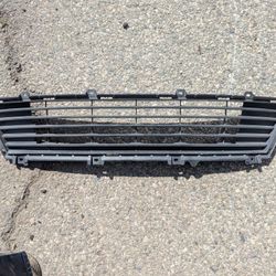13-15 Lexus ES350 LOWER GRILLE 