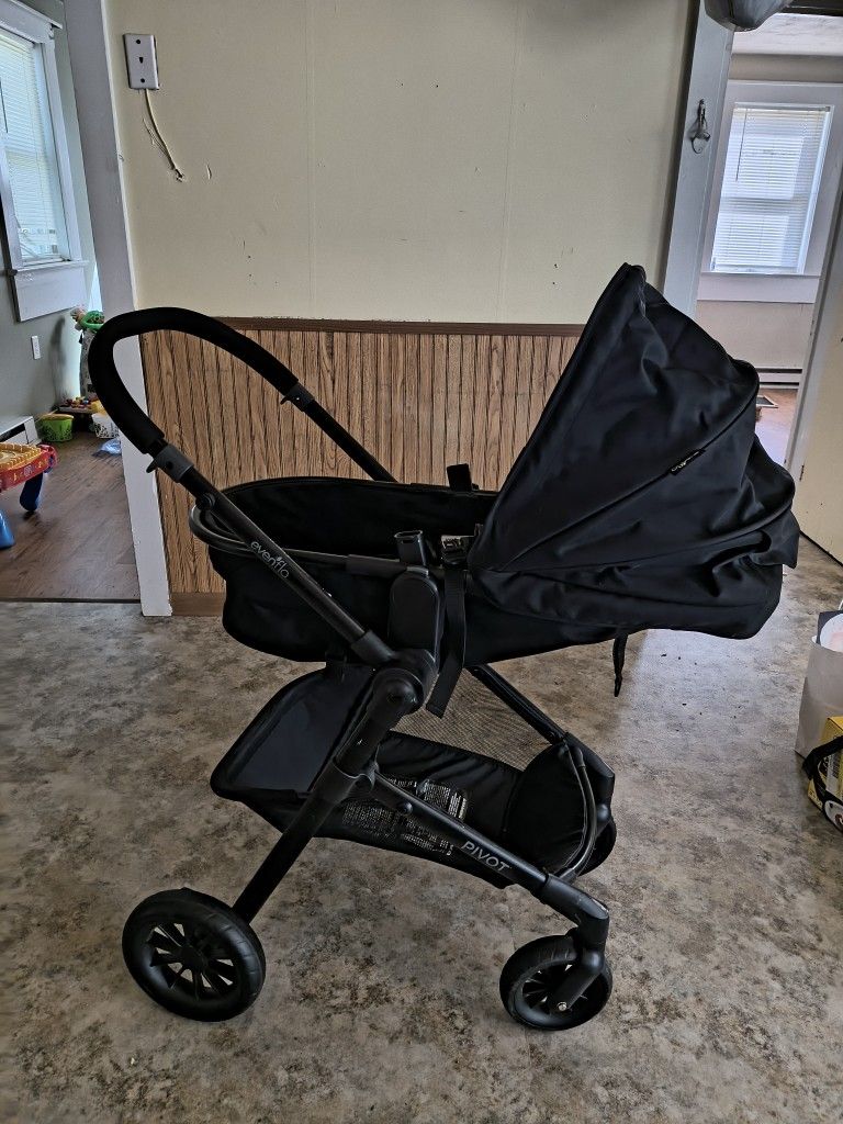 Evenflo Pivot Travel System