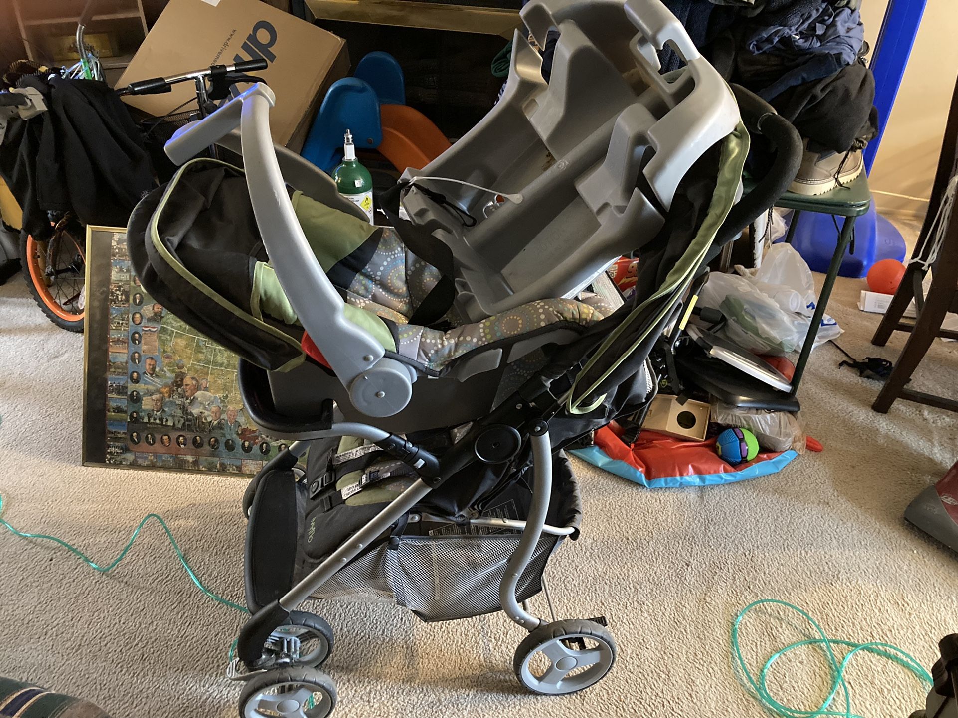 Folding Stroller With Car Seat and 1 Base