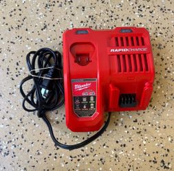 Milwaukee M12 and M18 12-Volt/18-Volt Lithium-Ion Multi-Voltage Rapid Battery Charger