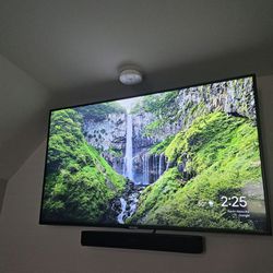 Samsung 55 inch 4k TV with wall mount