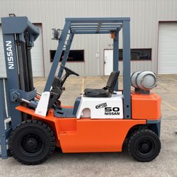 2005 Nissan Forklift 