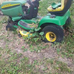 John Deere Tractor LT160