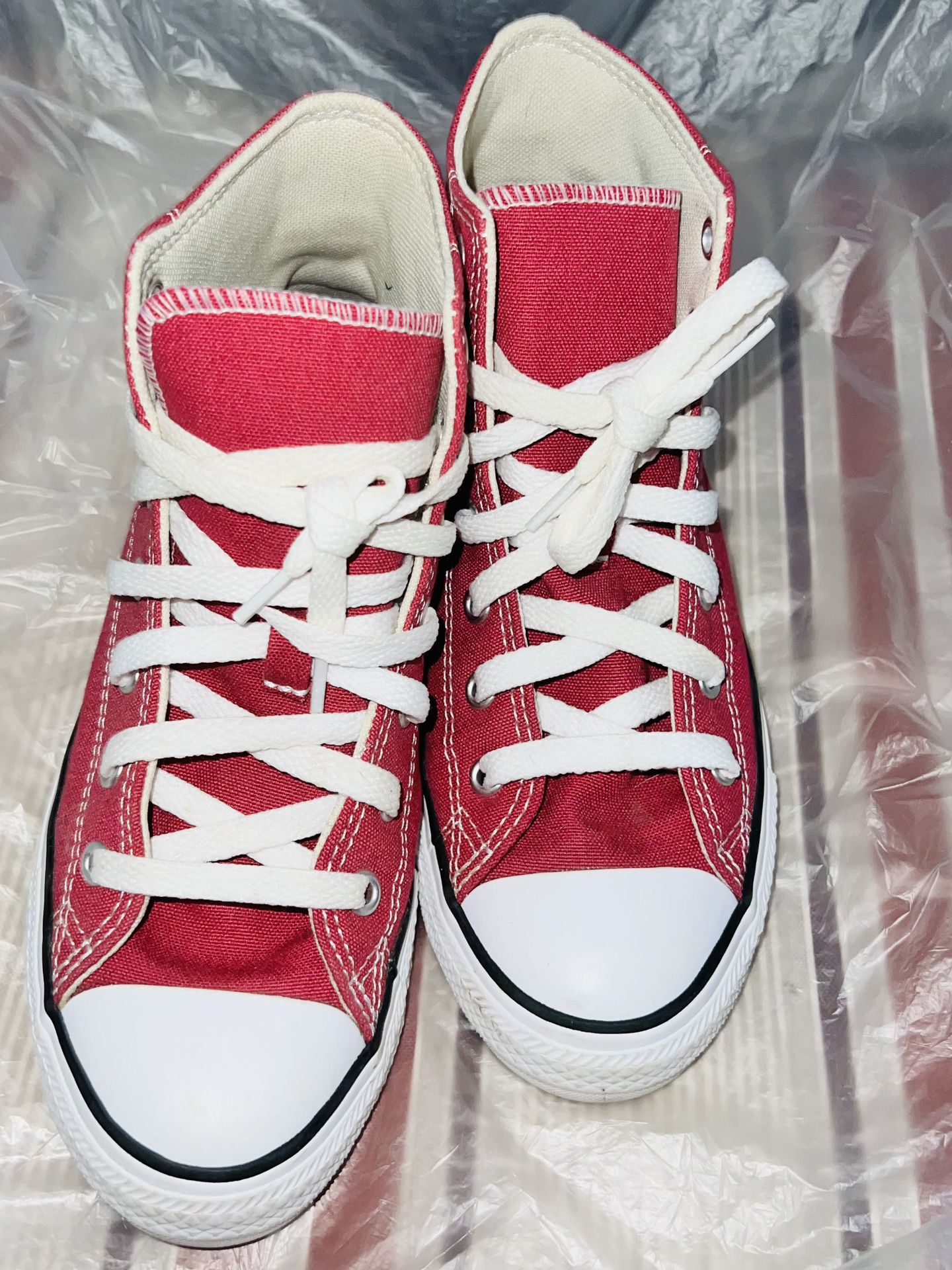 very nice converse All star shoes size (3) fix (6) only $25 firm 