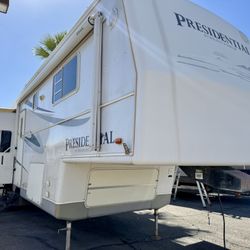 05 holiday rambler presidential 36RKT 3 large slide outs rear kitchen