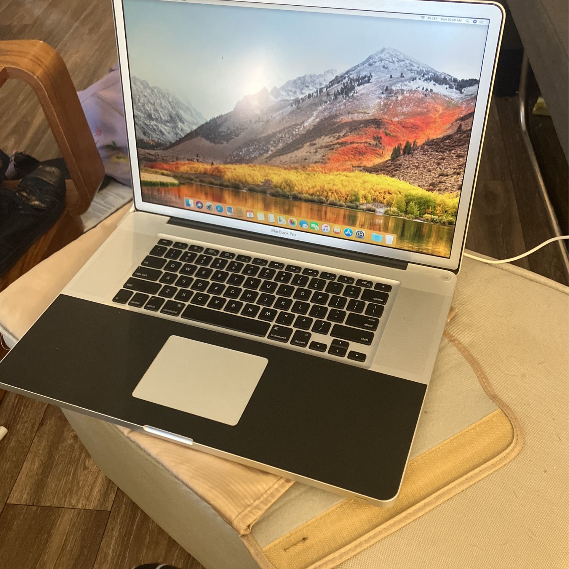 17 Inch MacBook Pro 2011