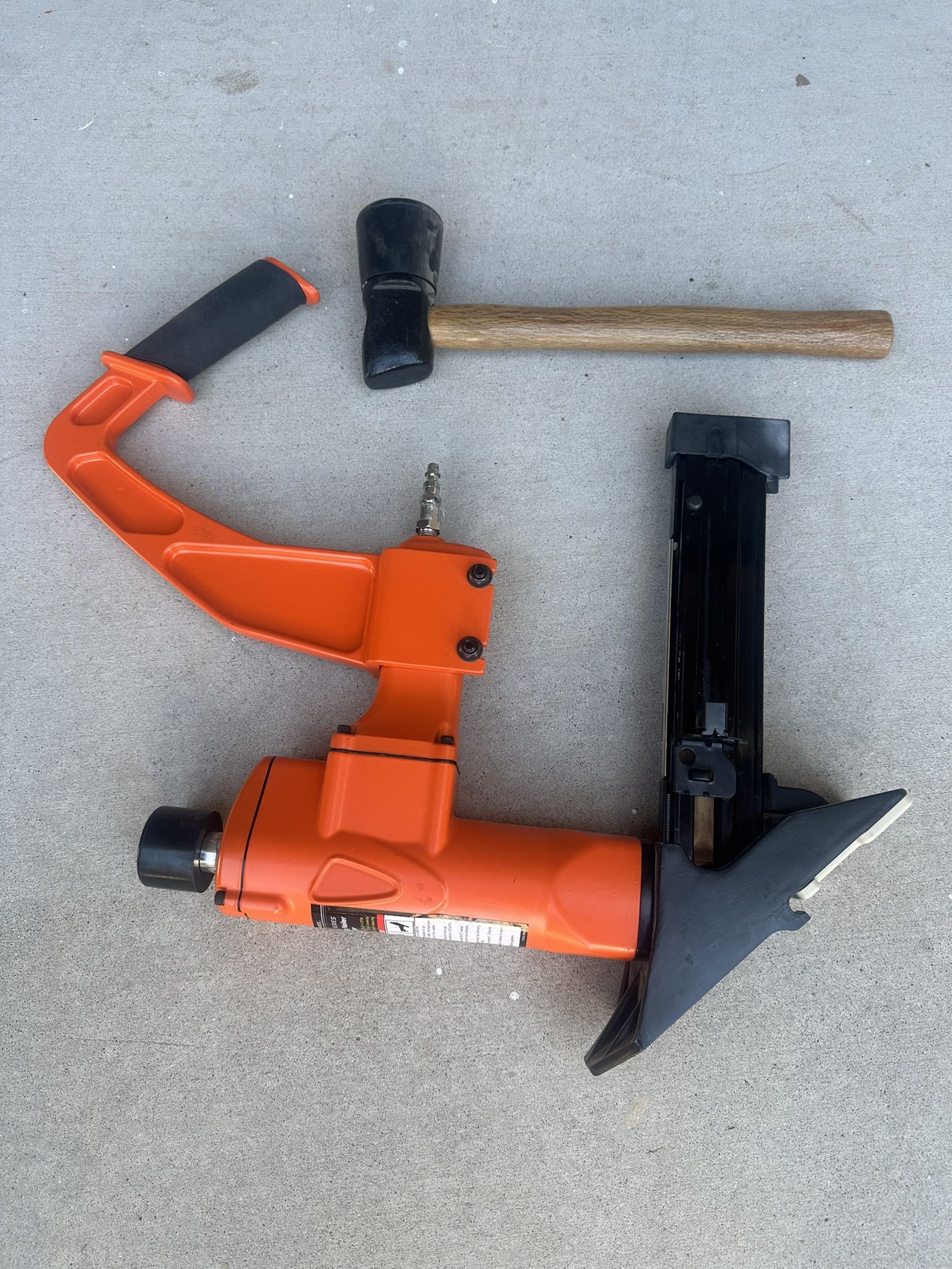 Central Pneumatic 3-in-1 Cleat/Crown/Staple Floor Nailer w/ Hammer 