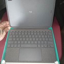 Brand new, never used, still in the original  retail box!
Logitech Combo Touch detachable keyboard case with trackpad for iPad Pro 11