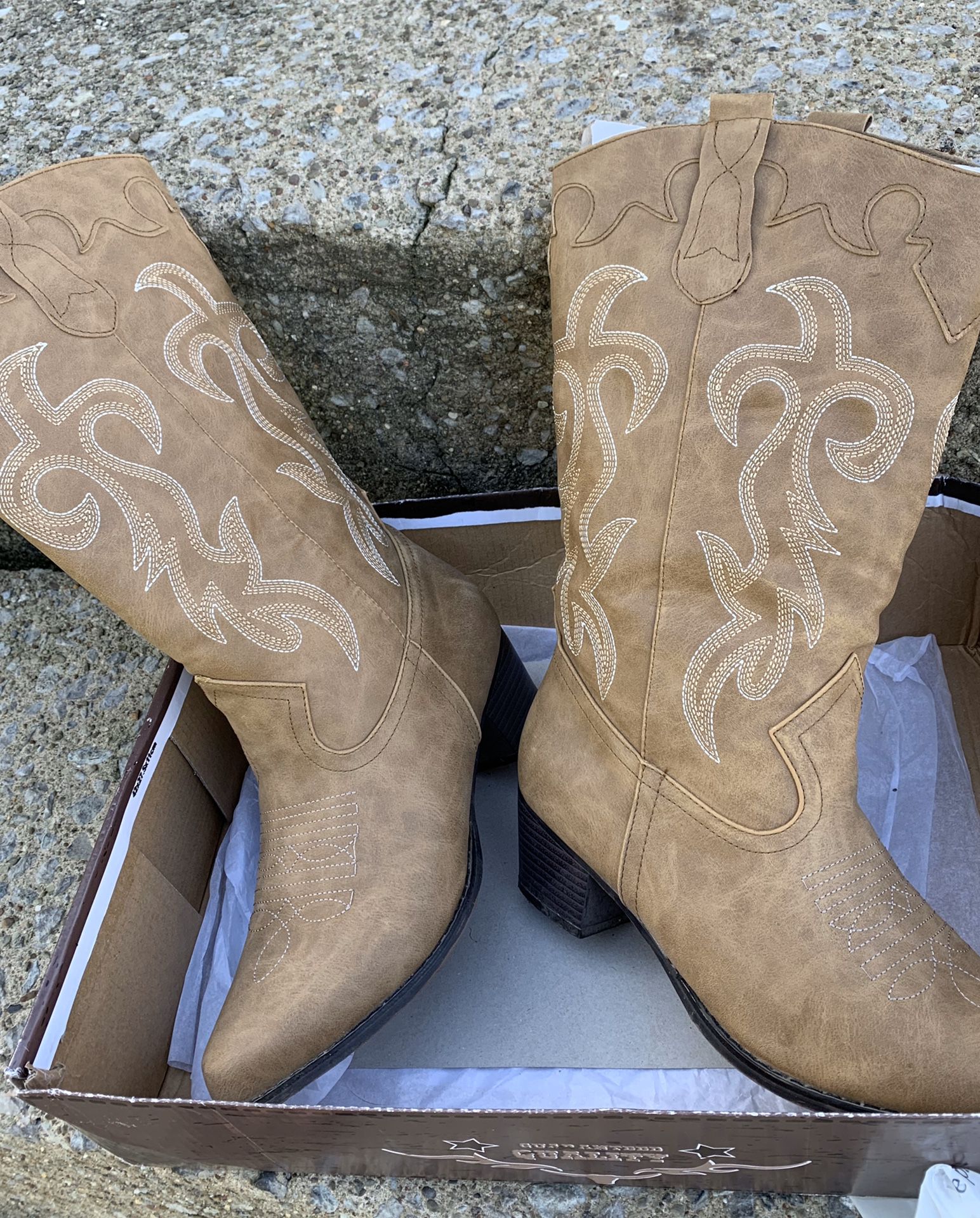 Size 8 Canyon Trails Rodeo boots