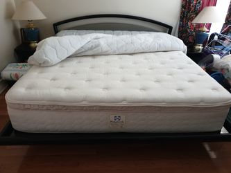 King size bed, Dresser & millor