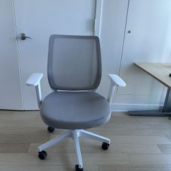 Staples Swivel Chair Grey